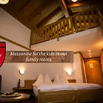 Berghof Garni - The Dom Collection B&B Saas Fee
